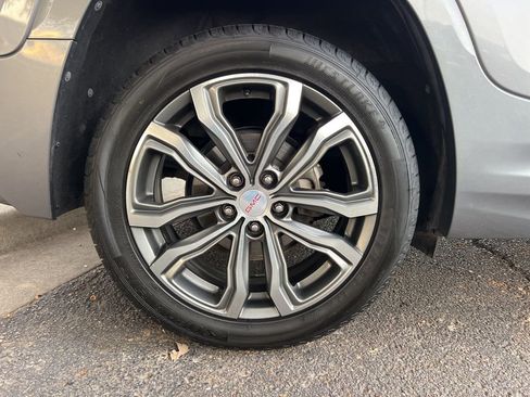 Used 2018 GMC Terrain Denali w/ Advanced Safety Package image 9