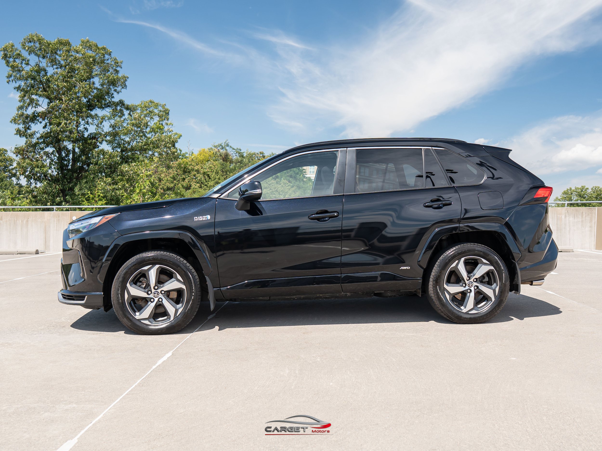 Used 2023 Toyota RAV4 SE w/ Weather & Moonroof Package AWD/4WD image 4