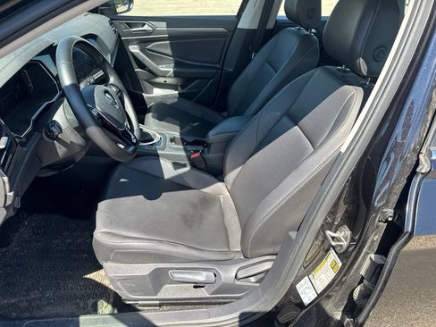 Used 2019 Volkswagen Jetta SEL w/ Cold Weather Package FWD image 18