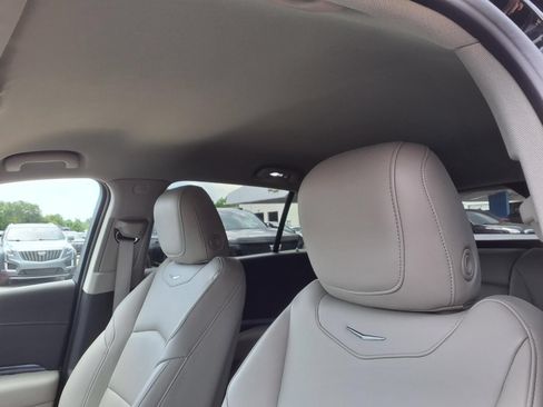 Used 2023 Cadillac XT4 Luxury w/ Cold Weather Package AWD/4WD image 18