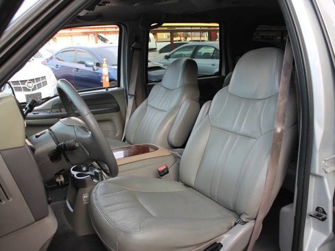 Used 2001 Ford Excursion XLT image 23