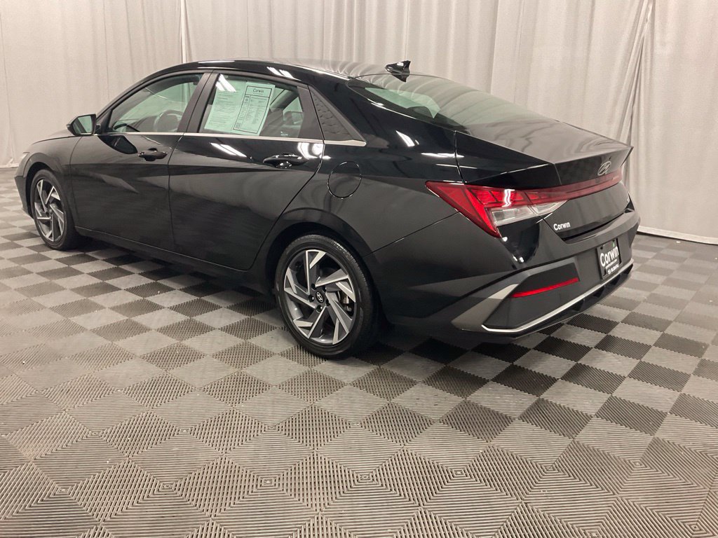 Used 2025 Hyundai Elantra Limited FWD image 10