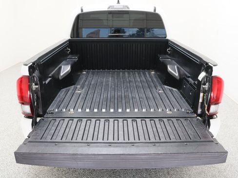 Used 2022 Toyota Tacoma SR5 w/ Technology Package RWD image 30
