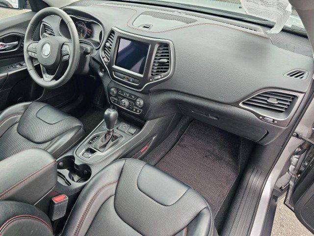 Used 2022 Jeep Cherokee Trailhawk w/ Premium Leather Package AWD/4WD image 11