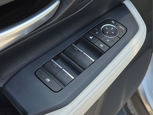Used 2025 Toyota Grand Highlander AWD Hybrid image 14
