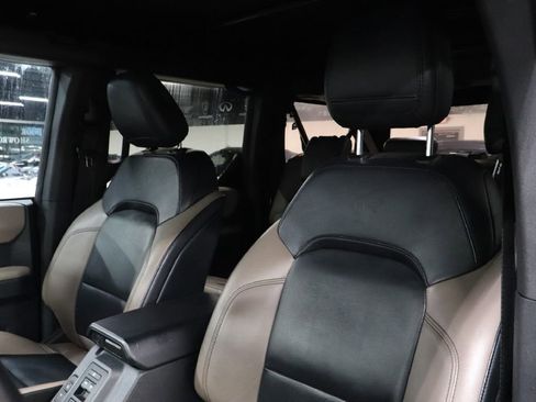 Used 2022 Ford Bronco Wildtrak image 11