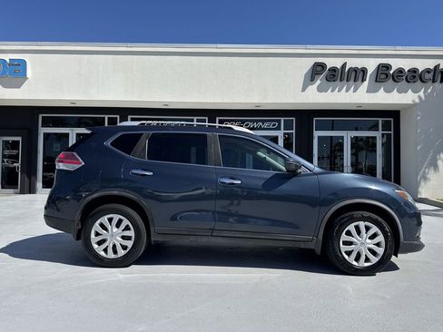 Used 2016 Nissan Rogue S w/ Appearance Package FWD image 23