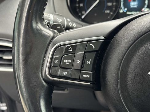 Used 2020 Jaguar F-PACE Premium image 25