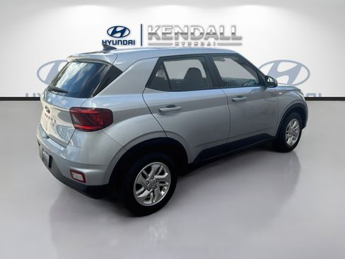 Used 2021 Hyundai Venue SE FWD image 6