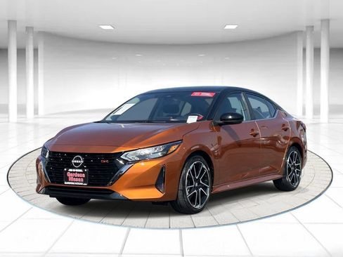 Certified 2025 Nissan Sentra SR FWD image 1