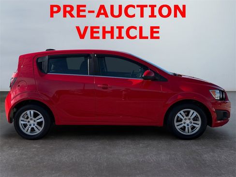 Used 2016 Chevrolet Sonic LT image 2