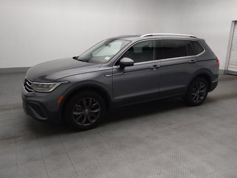 Used 2022 Volkswagen Tiguan SE FWD image 2