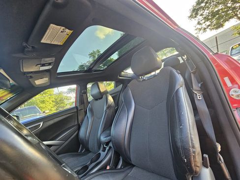 Used 2016 Hyundai Veloster w/ Option Group 03 FWD image 11