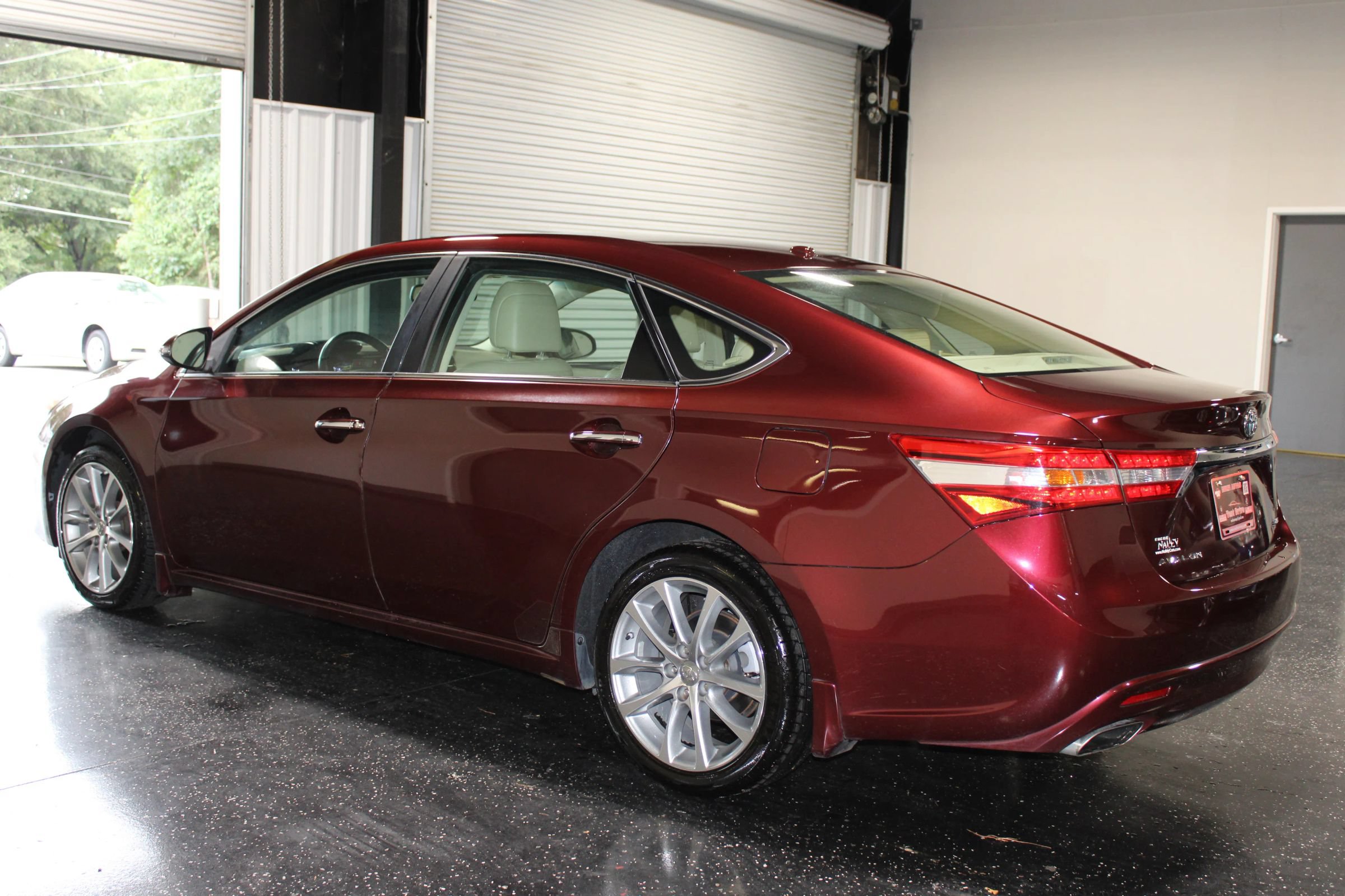 Used 2014 Toyota Avalon XLE Touring FWD image 6