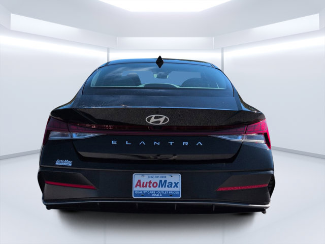 Used 2025 Hyundai Elantra SEL w/ Cargo Package FWD image 4