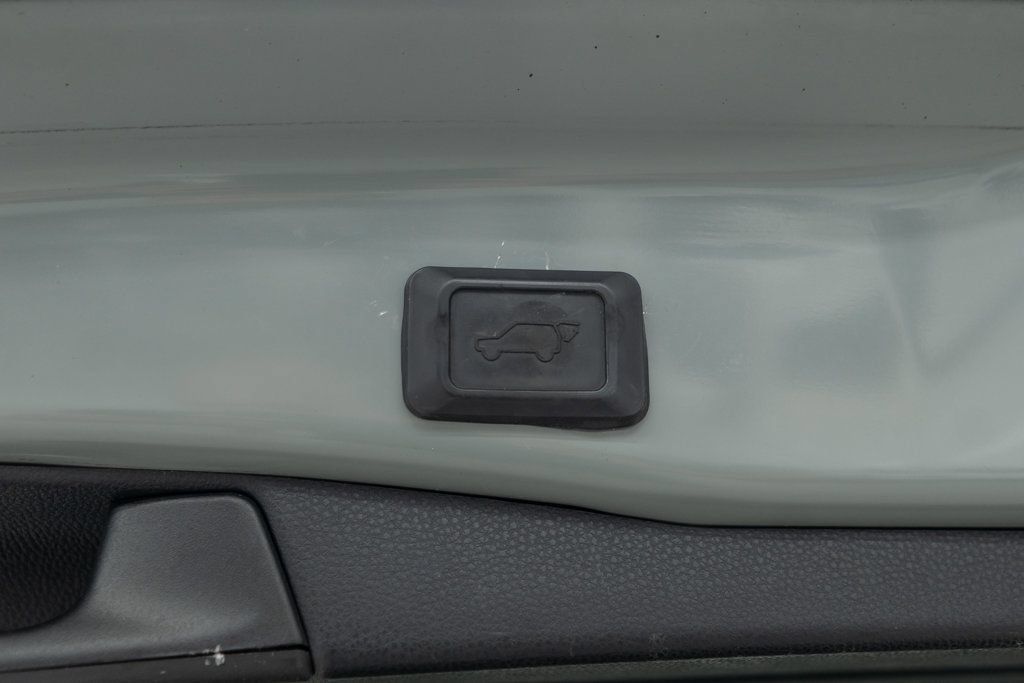 Used 2019 Toyota RAV4 XLE Premium AWD/4WD image 31