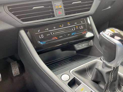 Used 2025 Volkswagen Jetta SE FWD image 24