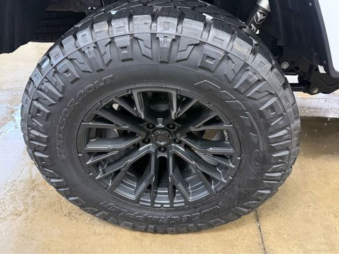 Used 2023 Jeep Gladiator Overland image 31