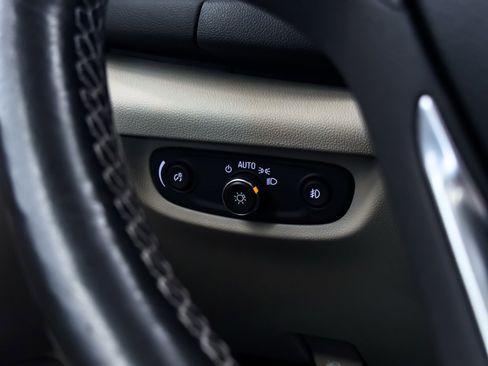 Used 2019 Buick Regal Essence w/ Driver Confidence Package I image 39