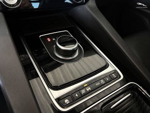 Used 2018 Jaguar F-PACE Premium AWD/4WD image 17