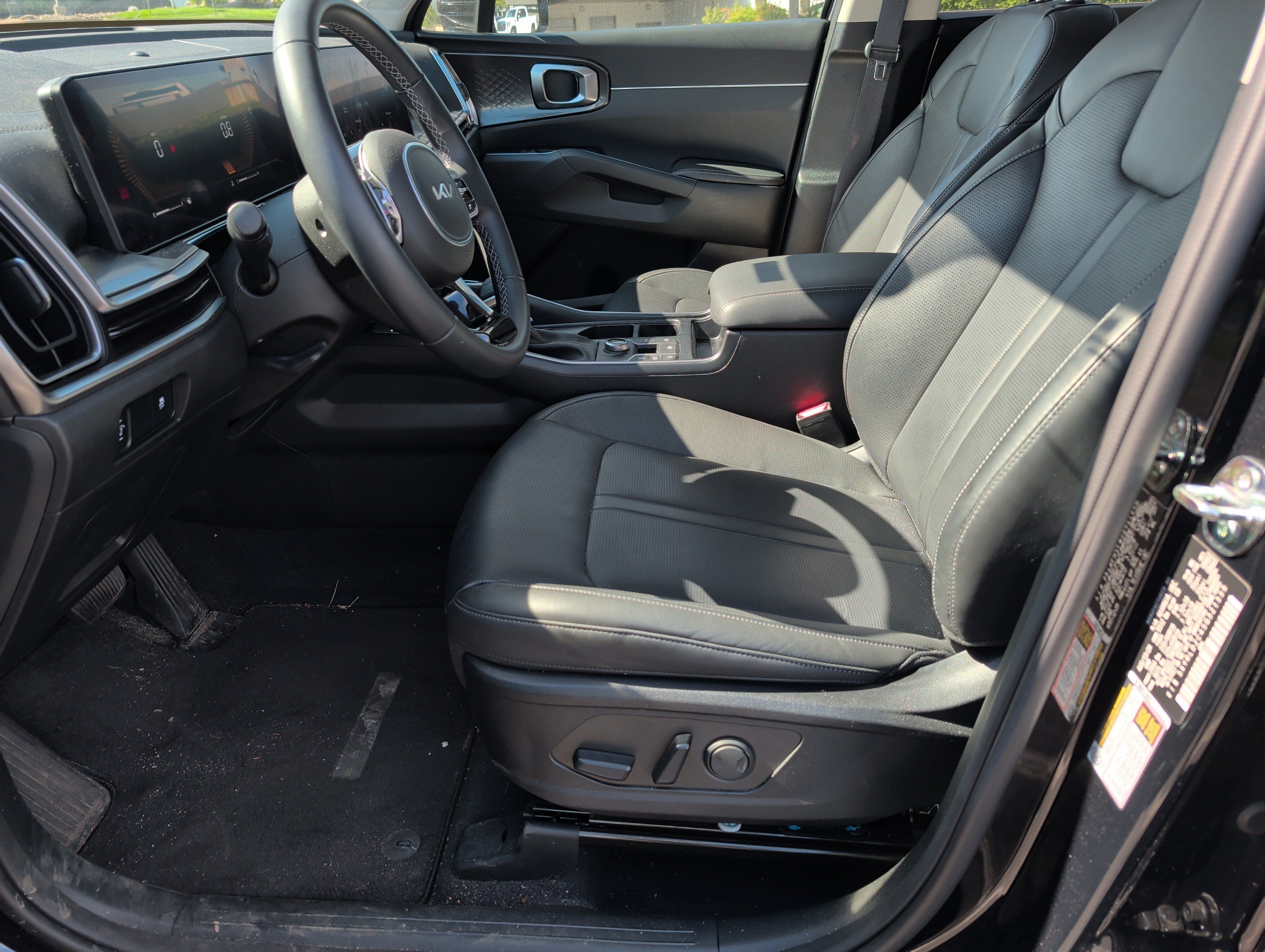 Certified 2025 Kia Sorento S w/ Panoramic Sunroof Package AWD/4WD image 6