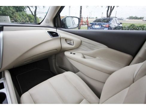 Used 2018 Nissan Murano Platinum w/ Cargo Package FWD image 10