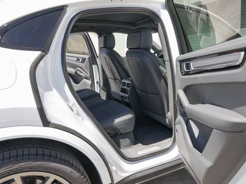 Used 2023 Porsche Cayenne S image 21