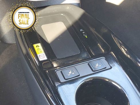 Certified 2019 Toyota Prius XLE image 28