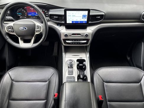 Used 2022 Ford Explorer XLT w/ Equipment Group 202A image 17