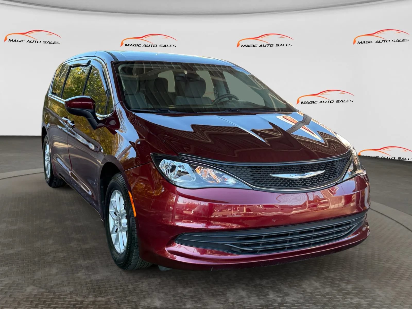 Used 2017 Chrysler Pacifica LX FWD image 5