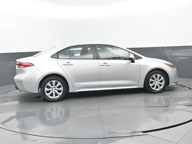 Used 2023 Toyota Corolla LE FWD image 2