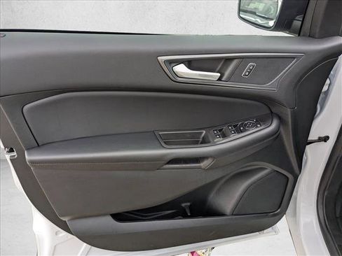 Used 2024 Ford Edge SE image 12