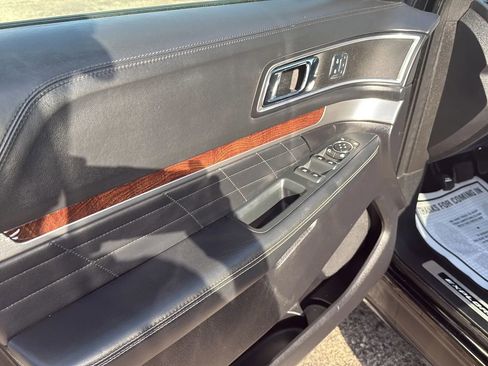 Used 2018 Ford Explorer Platinum image 13