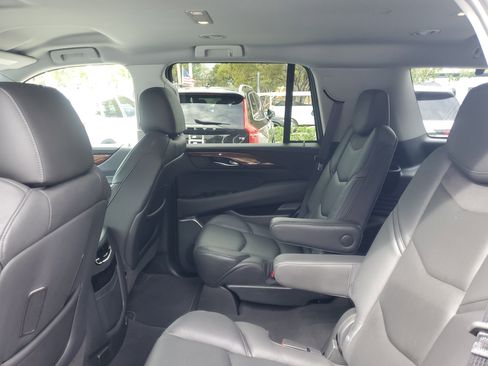 Used 2019 Cadillac Escalade 2WD image 11