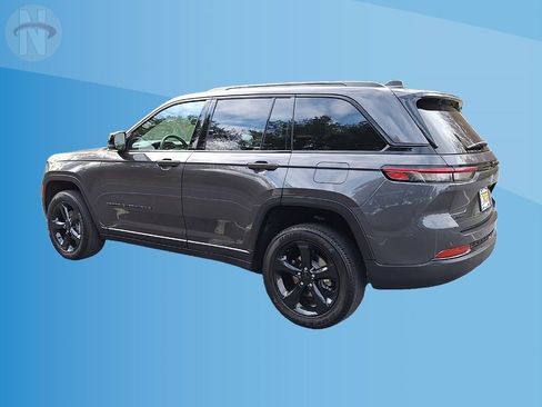 Used 2024 Jeep Grand Cherokee Altitude image 6