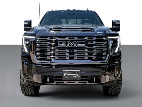 Used 2024 GMC Sierra 3500 Denali Ultimate AWD/4WD image 3