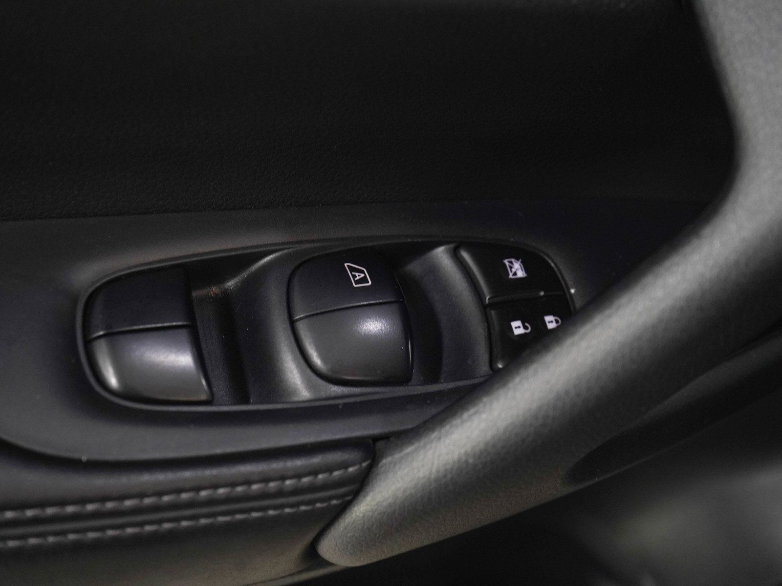 Used 2019 Nissan Rogue SV AWD/4WD image 21