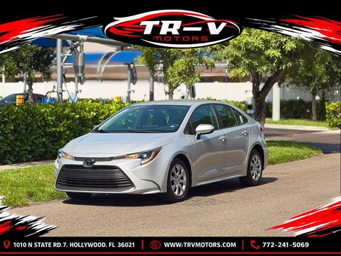 Used 2026 Toyota Corolla LE FWD image 2