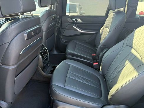 Used 2024 BMW X7 M60i image 19