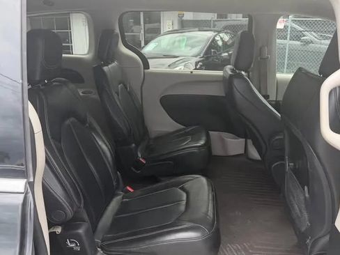 Used 2020 Chrysler Voyager Lxi FWD image 5