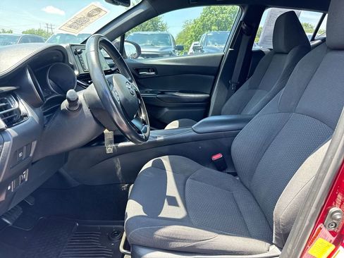 Used 2018 Toyota C-HR XLE FWD image 19