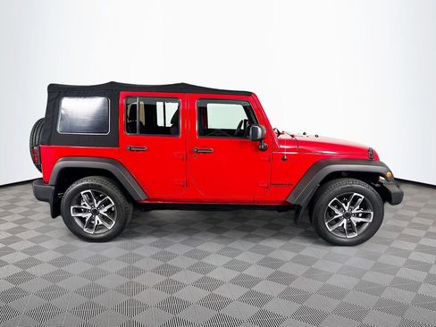 Used 2017 Jeep Wrangler Unlimited Sport w/ Mopar Black Appearance Group AWD/4WD image 8