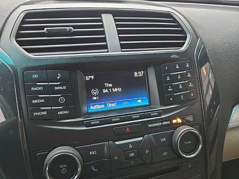 Used 2017 Ford Explorer XLT image 53