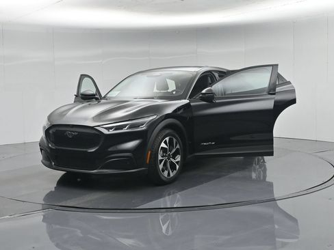 Certified 2025 Ford Mustang Mach-E Select RWD image 28