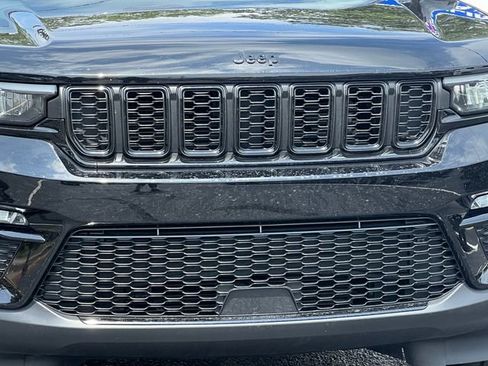 Used 2023 Jeep Grand Cherokee Limited w/ Black Appearance Package AWD/4WD image 44