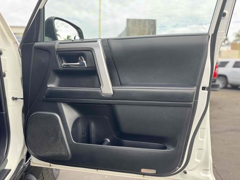 Used 2020 Toyota 4Runner SR5 Premium image 40