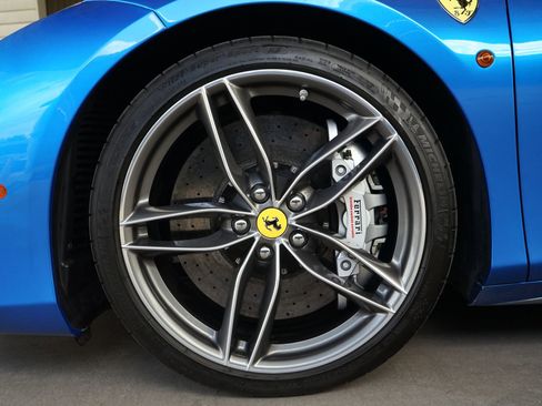 Used 2017 Ferrari 488 Spider image 33