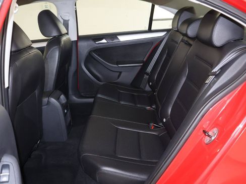 Used 2013 Volkswagen Jetta SE FWD image 22