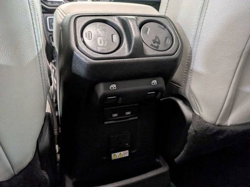 Used 2021 Jeep Wrangler Unlimited Sahara AWD/4WD image 14