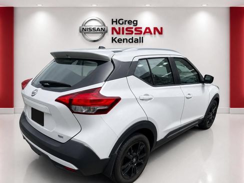 Used 2019 Nissan Kicks SR w/ SR Premium Package FWD image 4